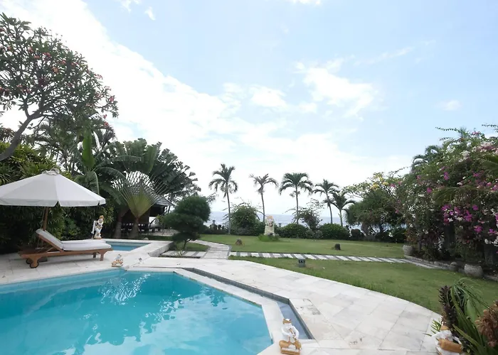 Meyer By Pantai Lovina Villa